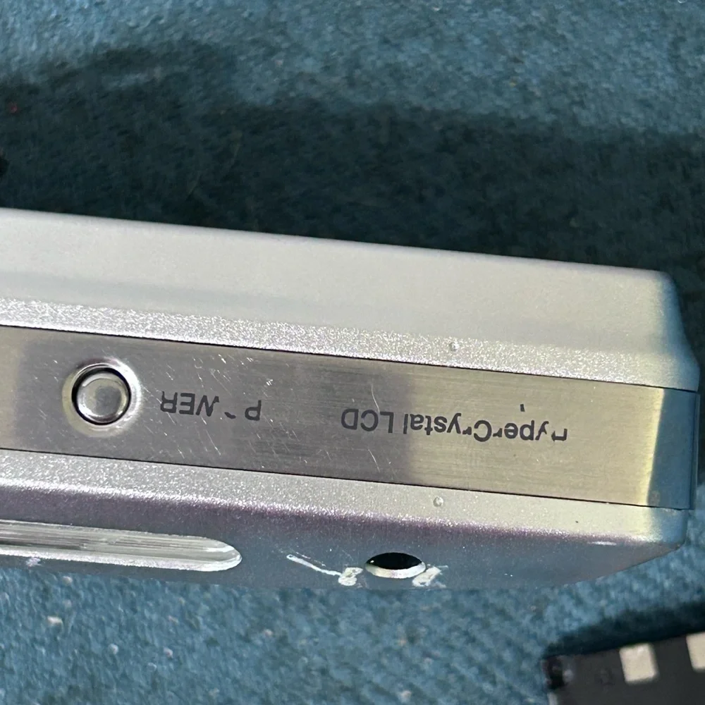 Olympus‎ stylus 500 digital camera silver w/battery and charger, not working